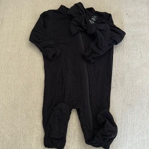 Kyte baby footies and bow